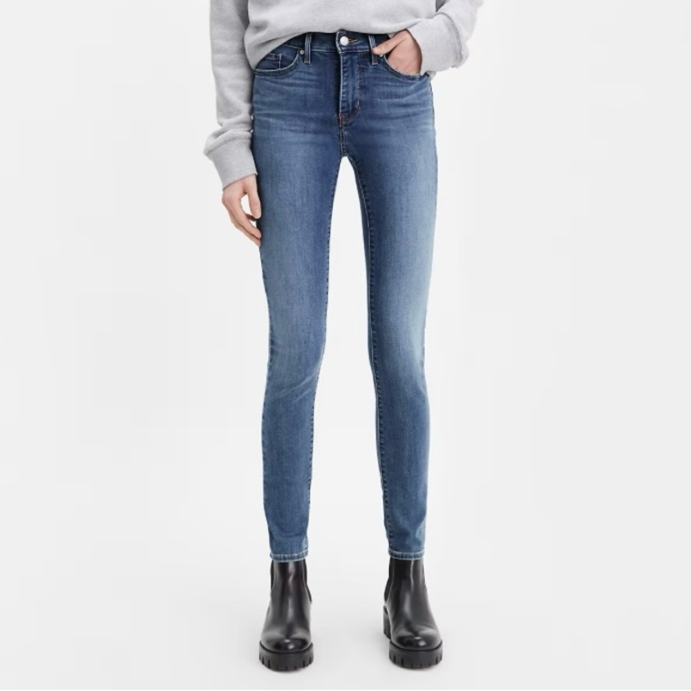 Size 26 Levi skinny vintage jeans